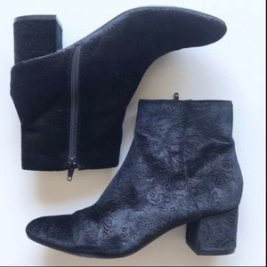 🎉HP🎉Unisa - Caytea Velvet Black Bootie